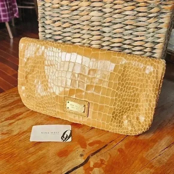 Nine West Tan Croc Embossed Folding Clutch Purse Vegan - Picture 1 of 13
